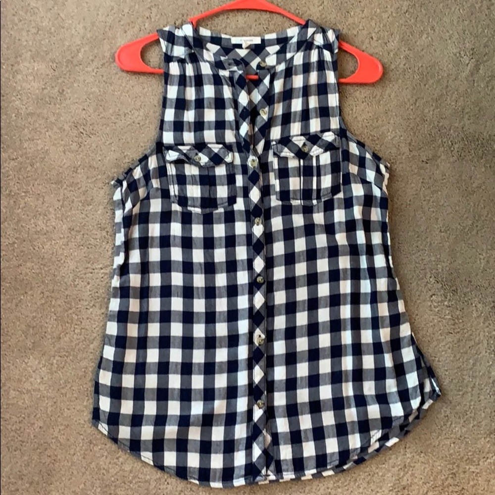 Cute buttoned tank